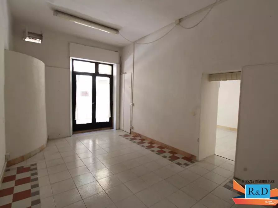 Immagine 2 di Locale commerciale in vendita  a Colle Di Val D'elsa