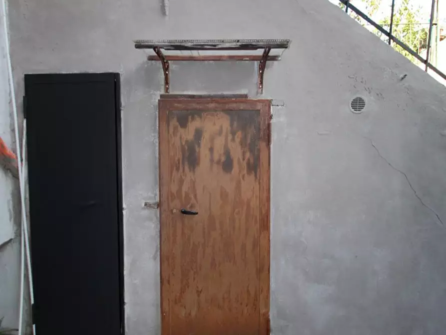 Immagine 12 di Locale commerciale in vendita  a Colle Di Val D'elsa