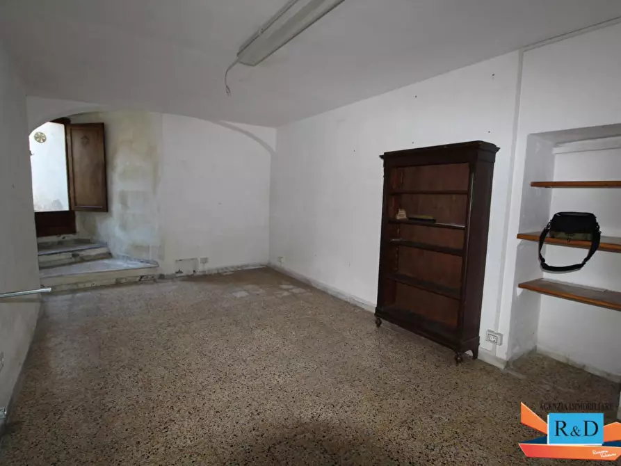 Immagine 6 di Locale commerciale in vendita  a Colle Di Val D'elsa