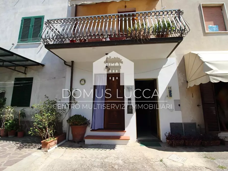 Immagine 43 di Appartamento in vendita  a Lucca