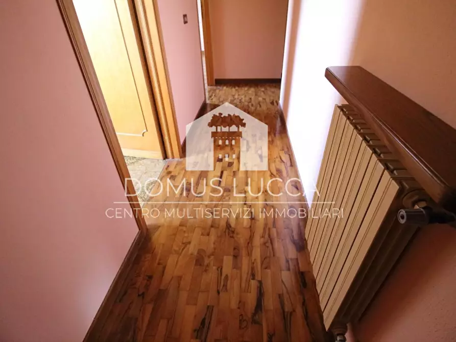 Immagine 40 di Appartamento in vendita  a Lucca