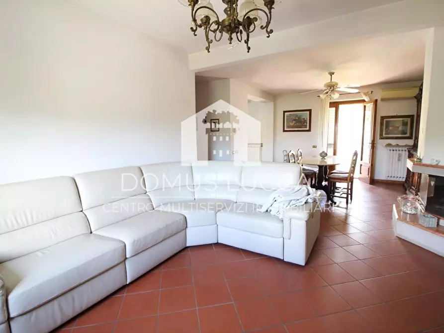 Immagine 23 di Appartamento in vendita  a Lucca