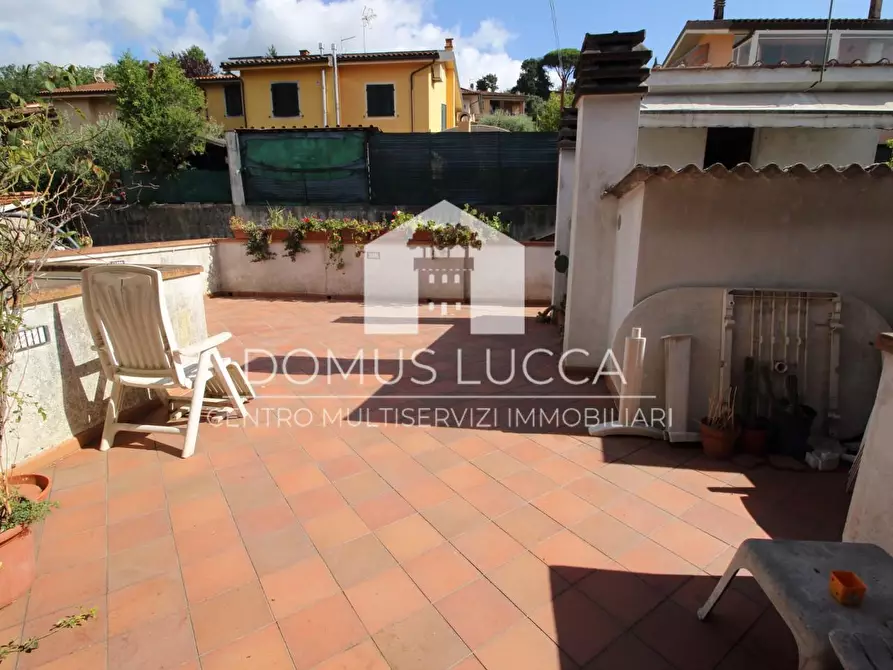 Immagine 13 di Appartamento in vendita  a Lucca