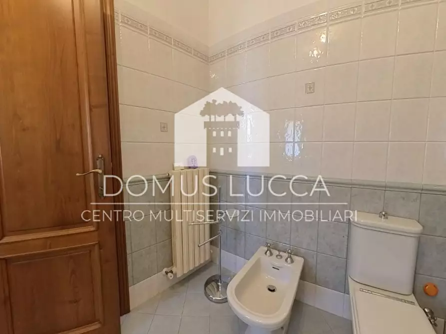 Immagine 9 di Appartamento in vendita  a Lucca