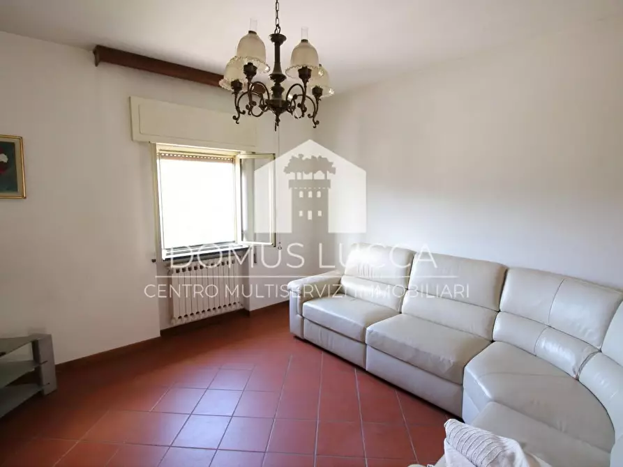 Immagine 22 di Appartamento in vendita  a Lucca