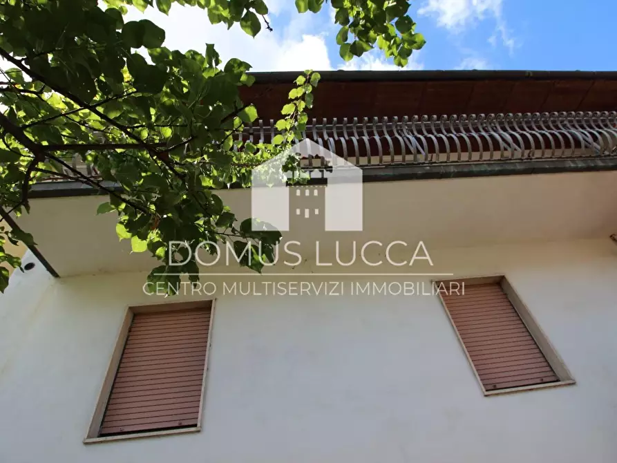 Immagine 5 di Appartamento in vendita  a Lucca