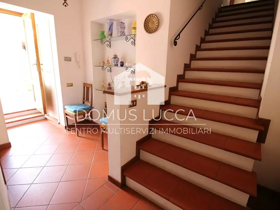 Immagine 10 di Appartamento in vendita  a Lucca