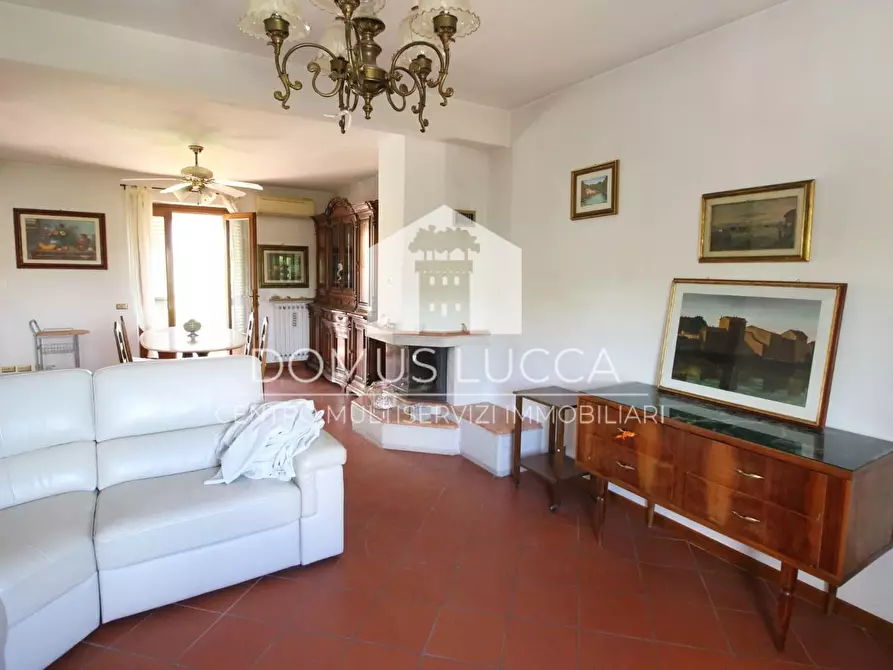 Immagine 25 di Appartamento in vendita  a Lucca