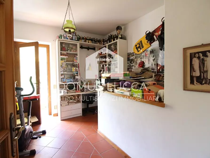 Immagine 17 di Appartamento in vendita  a Lucca