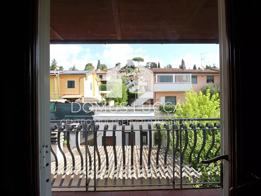Immagine 31 di Appartamento in vendita  a Lucca