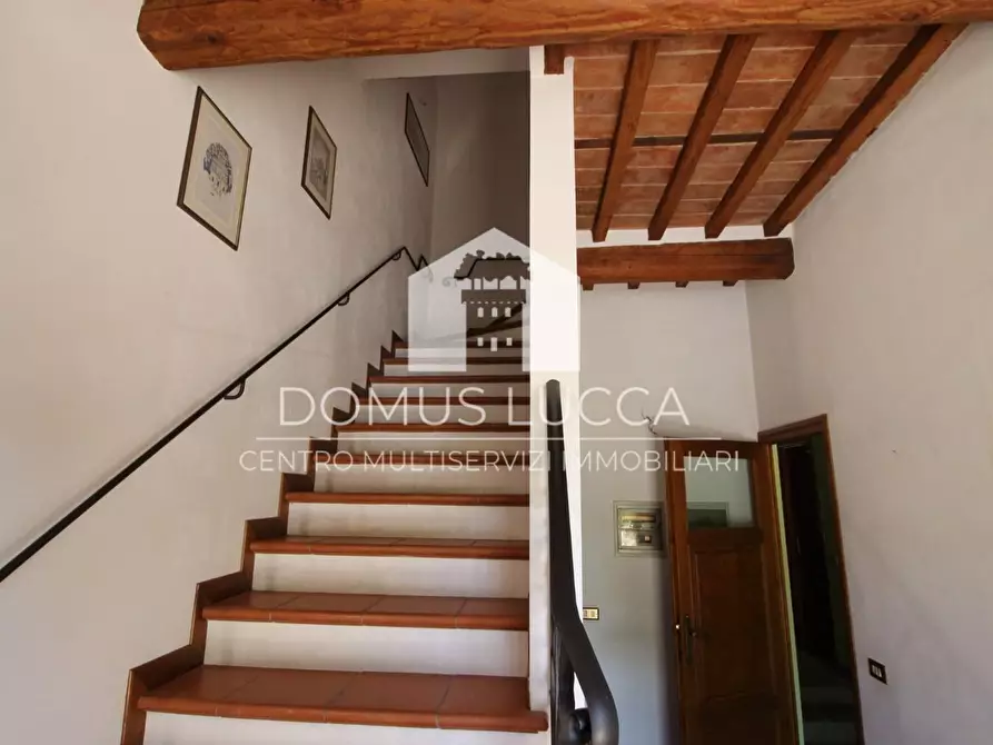 Immagine 2 di Appartamento in vendita  a Lucca