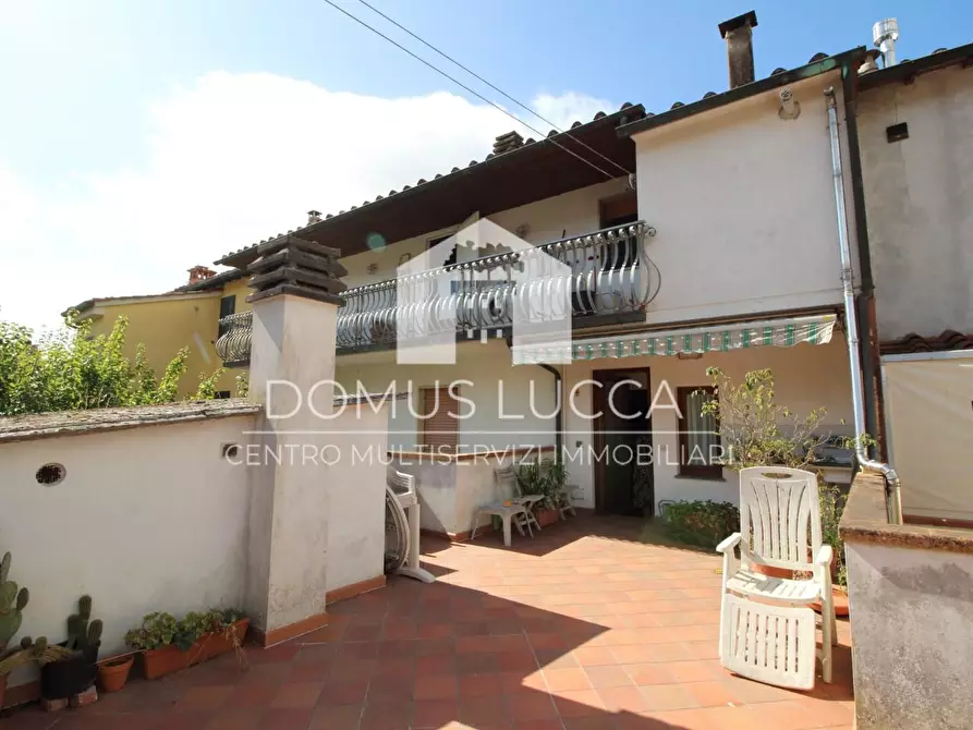 Immagine 14 di Appartamento in vendita  a Lucca