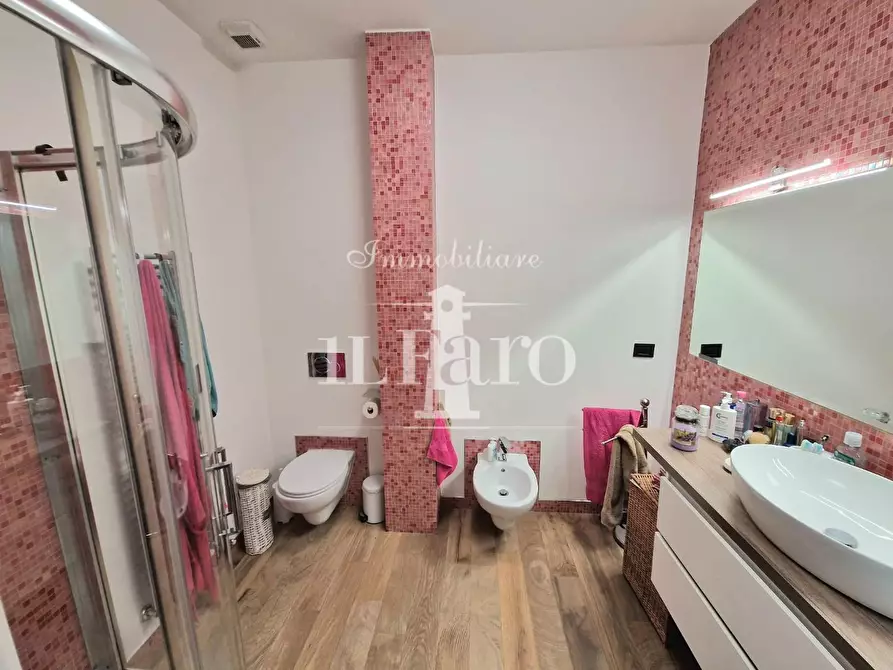 Immagine 13 di Appartamento in vendita  a Campi Bisenzio