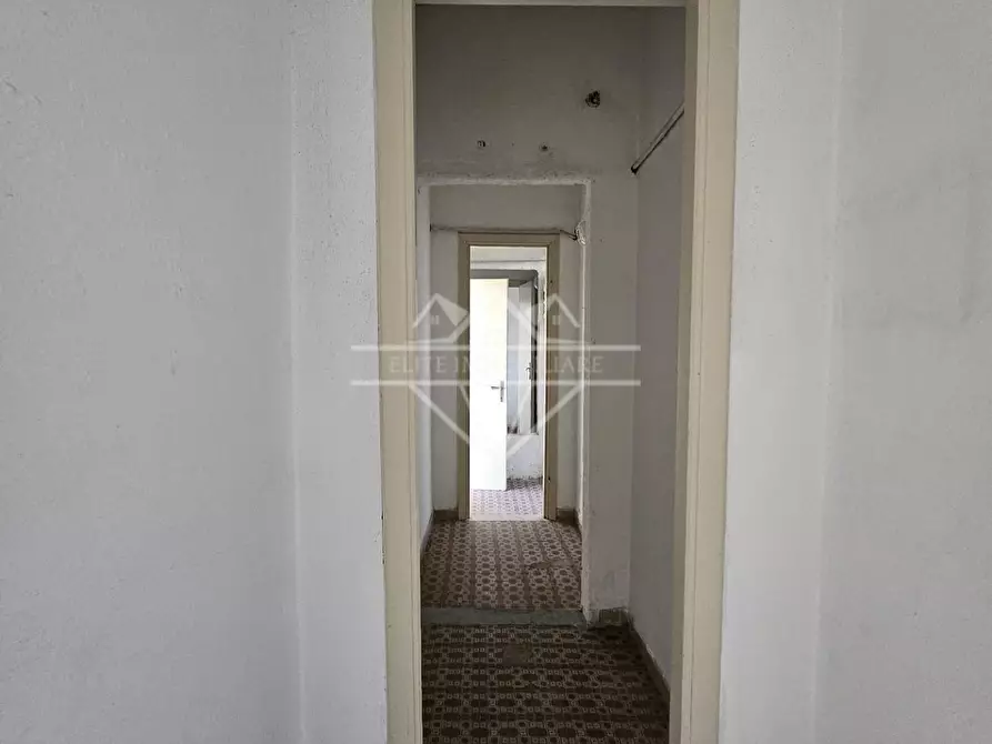 Immagine 18 di Locale commerciale in affitto  a Carrara