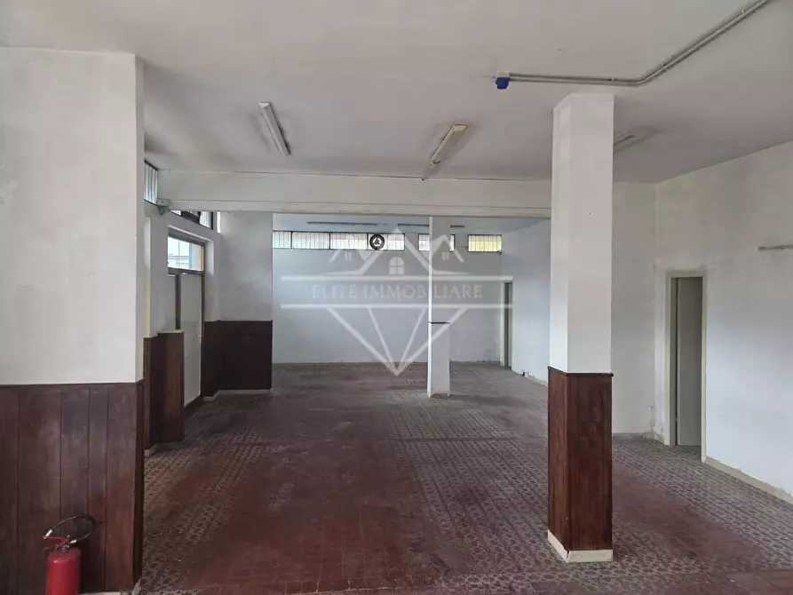 Immagine 4 di Locale commerciale in affitto  a Carrara