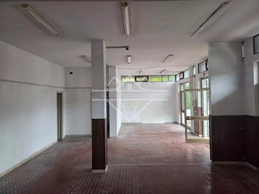 Immagine 5 di Locale commerciale in affitto  a Carrara