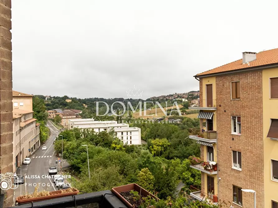 Immagine 5 di Appartamento in vendita  a Siena