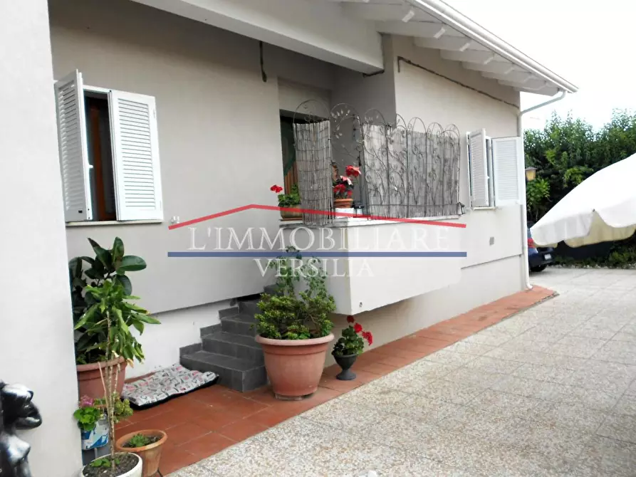 Immagine 2 di Casa bifamiliare in vendita  a Massa