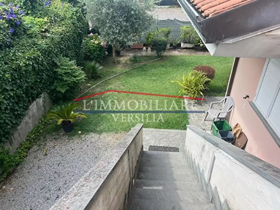 Immagine 37 di Casa bifamiliare in vendita  a Massa