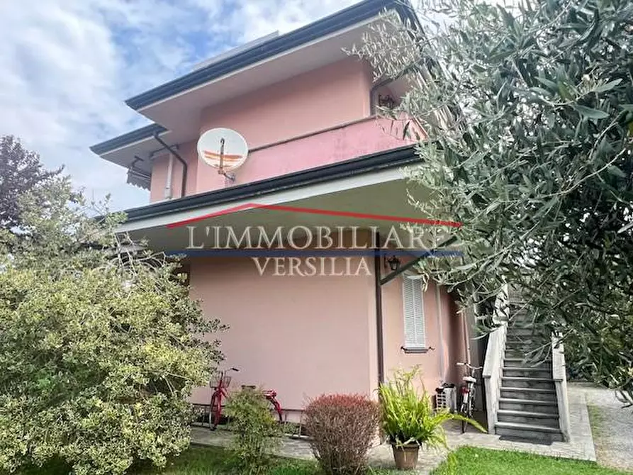 Immagine 7 di Casa bifamiliare in vendita  a Massa