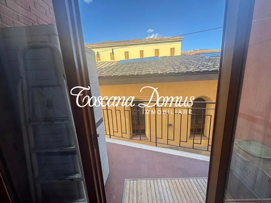 Immagine 12 di Appartamento in vendita  a Siena