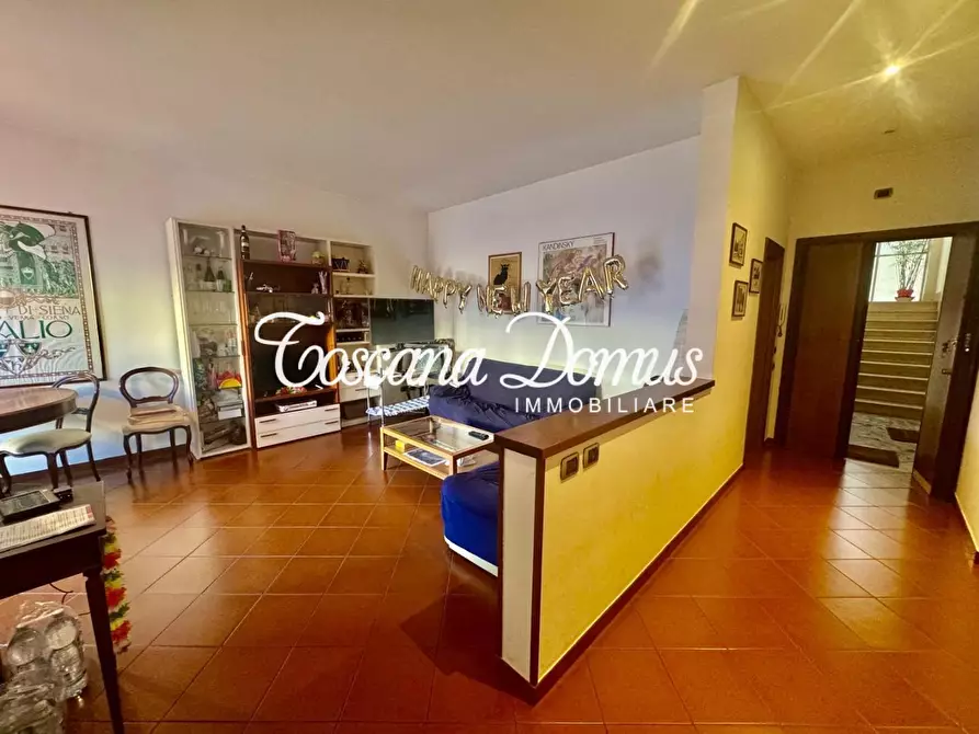 Immagine 2 di Appartamento in vendita  a Siena