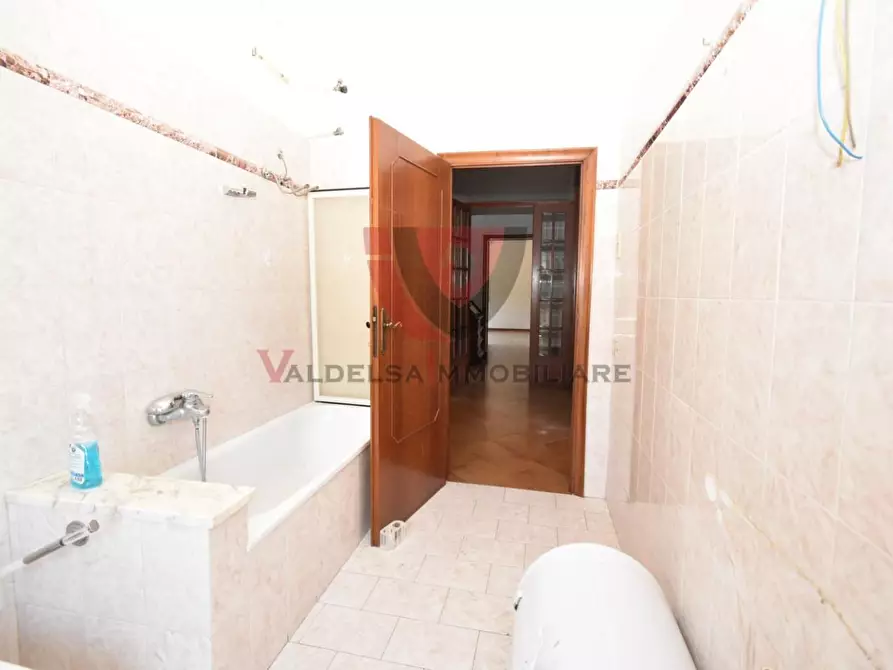 Immagine 27 di Appartamento in vendita  a Colle Di Val D'elsa