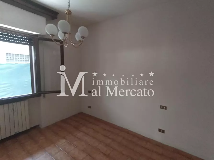 Immagine 13 di Appartamento in vendita  a Viareggio