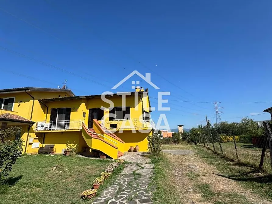 Immagine 1 di Casa bifamiliare in vendita  a Altopascio