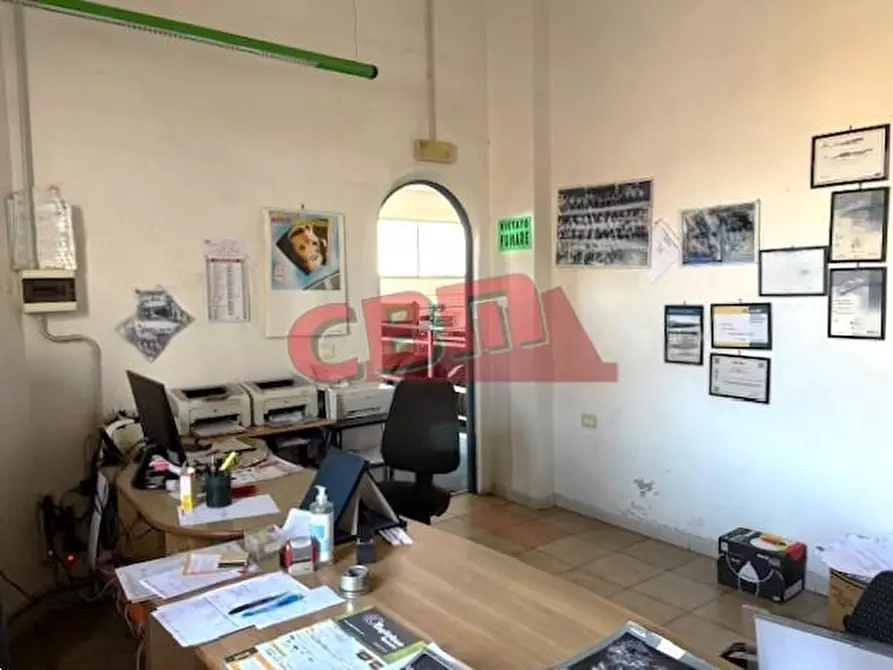 Immagine 3 di Capannone industriale in vendita  a Livorno