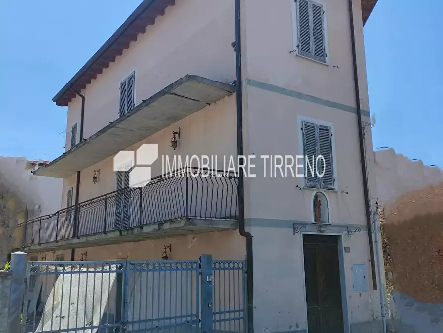 Immagine 1 di Casa indipendente in vendita  a Massa