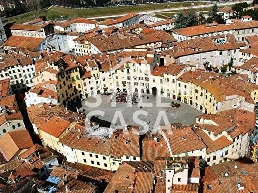 Immagine 5 di Appartamento in vendita  a Lucca