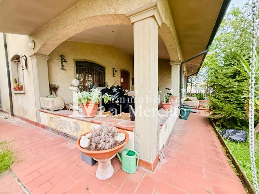 Immagine 2 di Casa bifamiliare in vendita  a Viareggio