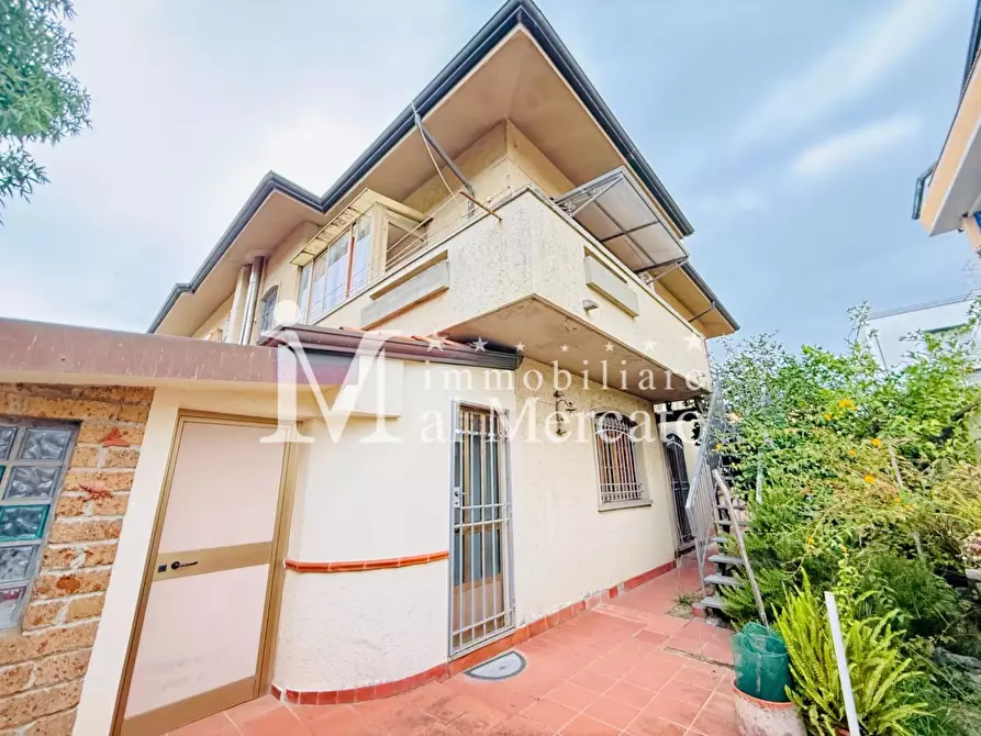 Immagine 3 di Casa bifamiliare in vendita  a Viareggio