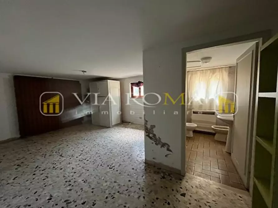 Immagine 27 di Villa in vendita  a Capannori