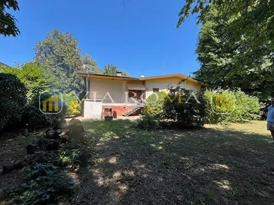 Immagine 6 di Villa in vendita  a Capannori