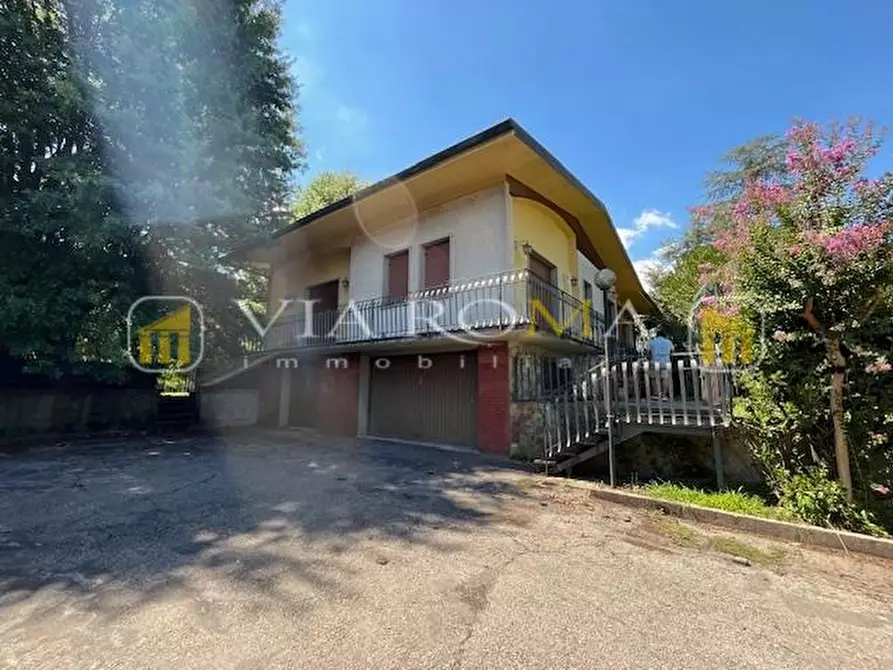 Immagine 1 di Villa in vendita  a Capannori