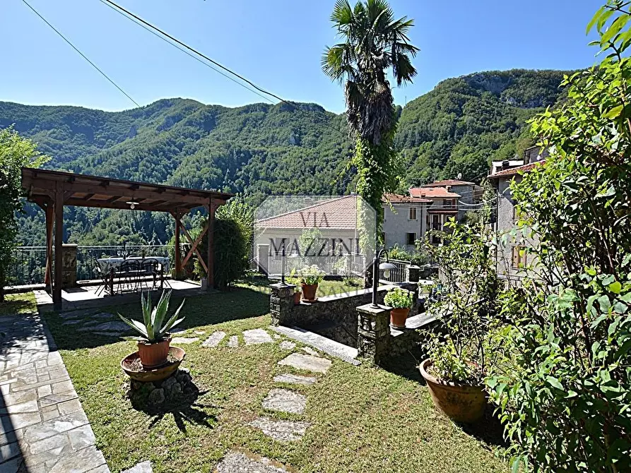 Immagine 5 di Casa semindipendente in vendita  a Stazzema