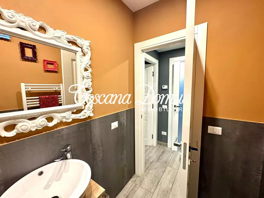 Immagine 42 di Porzione di casa in vendita  a Siena