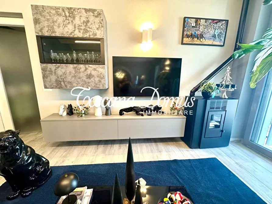 Immagine 30 di Porzione di casa in vendita  a Siena