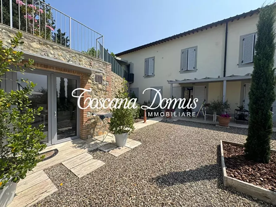 Immagine 10 di Porzione di casa in vendita  a Siena