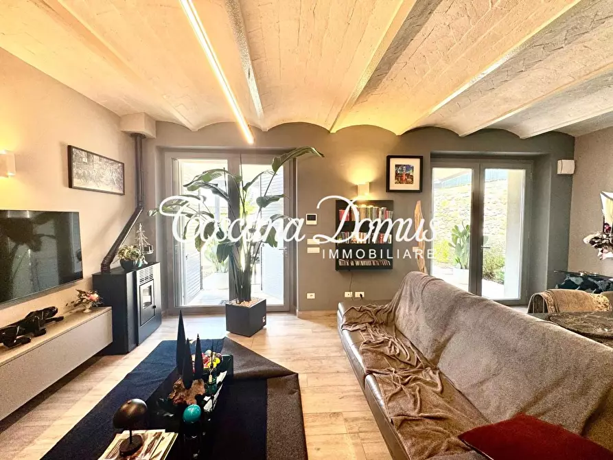 Immagine 1 di Porzione di casa in vendita  a Siena