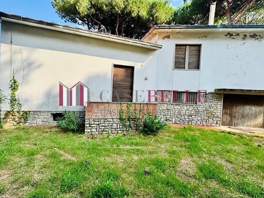 Immagine 10 di Villa in vendita  a Camaiore