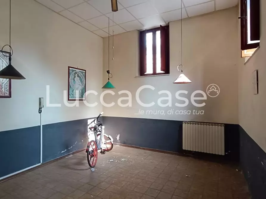 Immagine 3 di Locale commerciale in vendita  a Lucca
