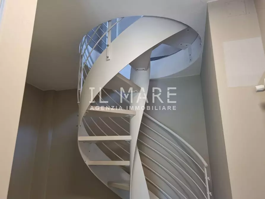 Immagine 15 di Villetta a schiera in vendita  a Massa