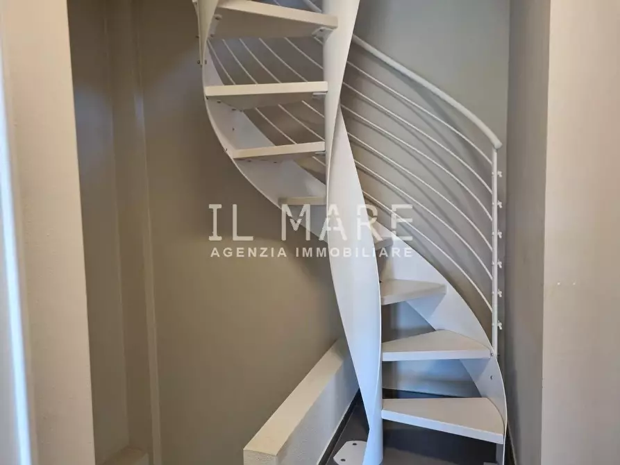 Immagine 16 di Villetta a schiera in vendita  a Massa