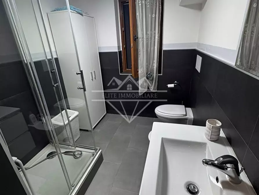 Immagine 35 di Villetta a schiera in vendita  a Carrara