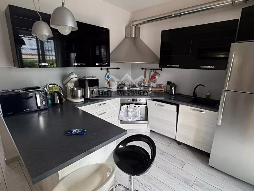 Immagine 4 di Villetta a schiera in vendita  a Carrara