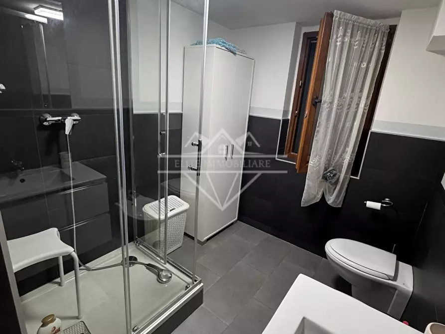 Immagine 34 di Villetta a schiera in vendita  a Carrara