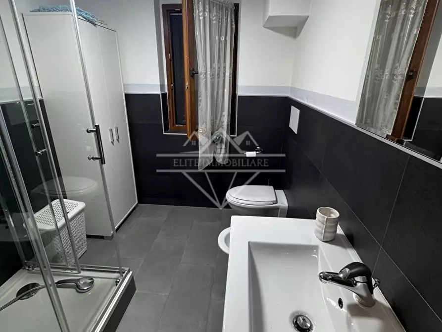 Immagine 37 di Villetta a schiera in vendita  a Carrara